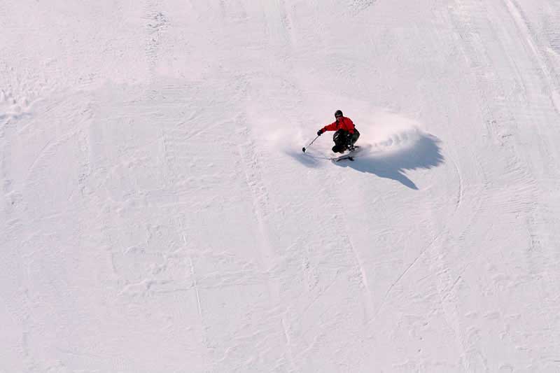 Persona esquiando en Cerler